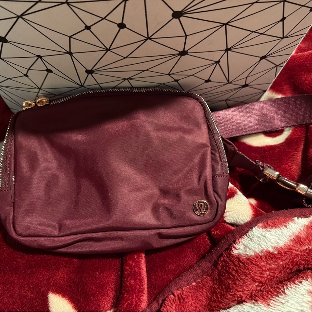 lululemon everywhere belt bag large 2L